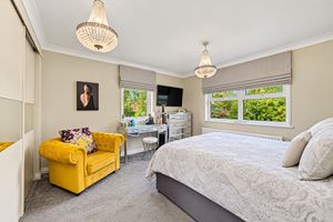 Guest bedroom with en-suite bathroom,- click for photo gallery